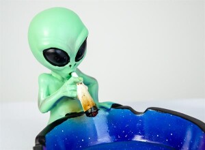 Aschenbecher "ALIEN MIT JOINT" dunkelgrün