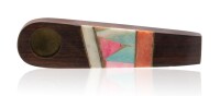 Holzpfeife mit buntem Mosaik